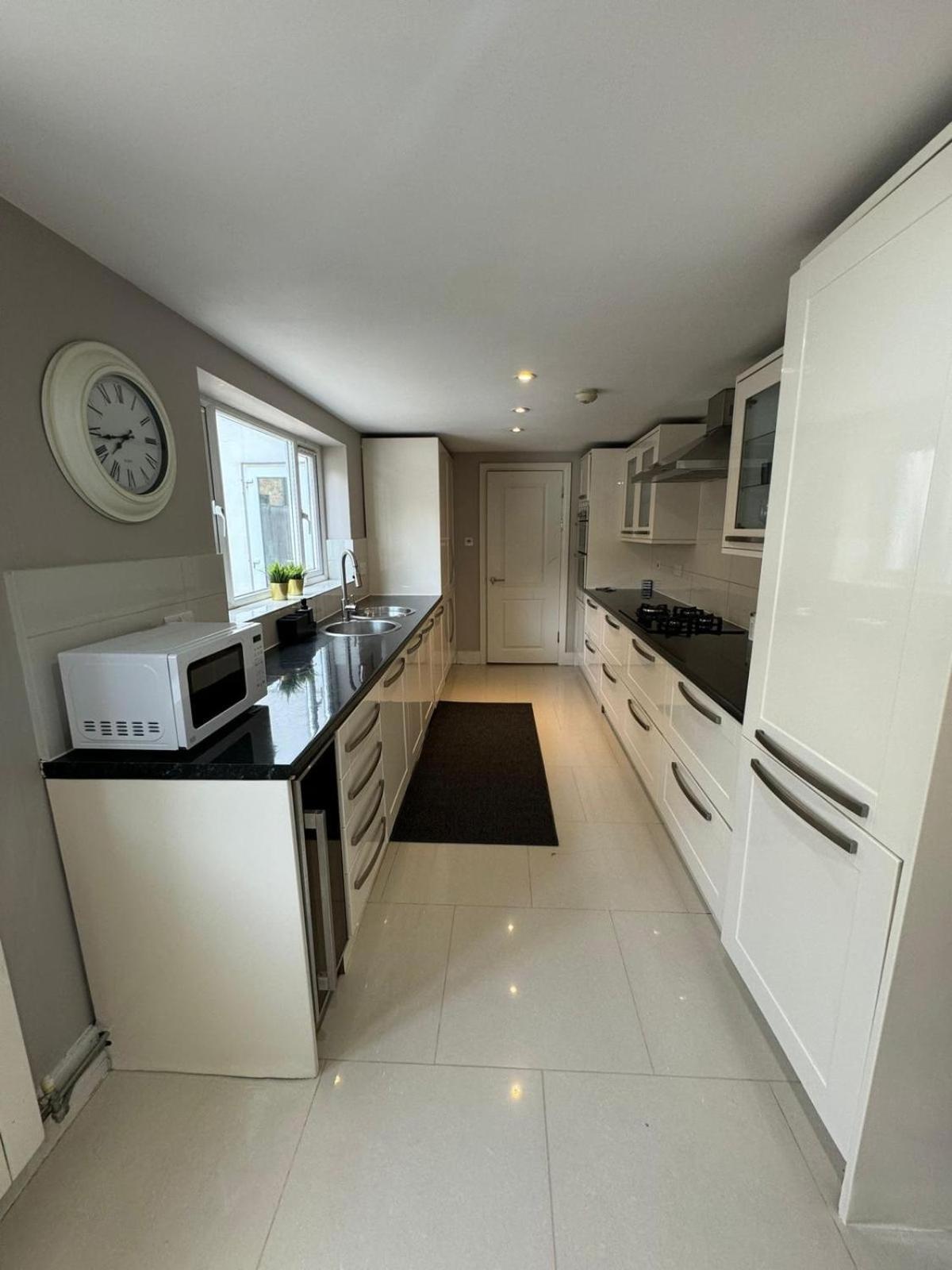 Brentford Guest Rooms Exterior foto