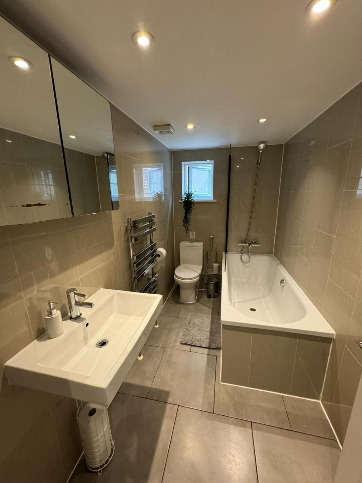 Brentford Guest Rooms Exterior foto
