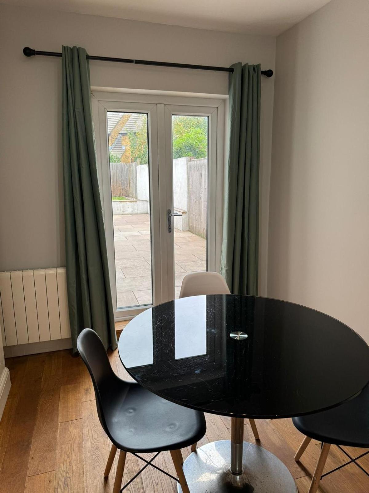 Brentford Guest Rooms Exterior foto