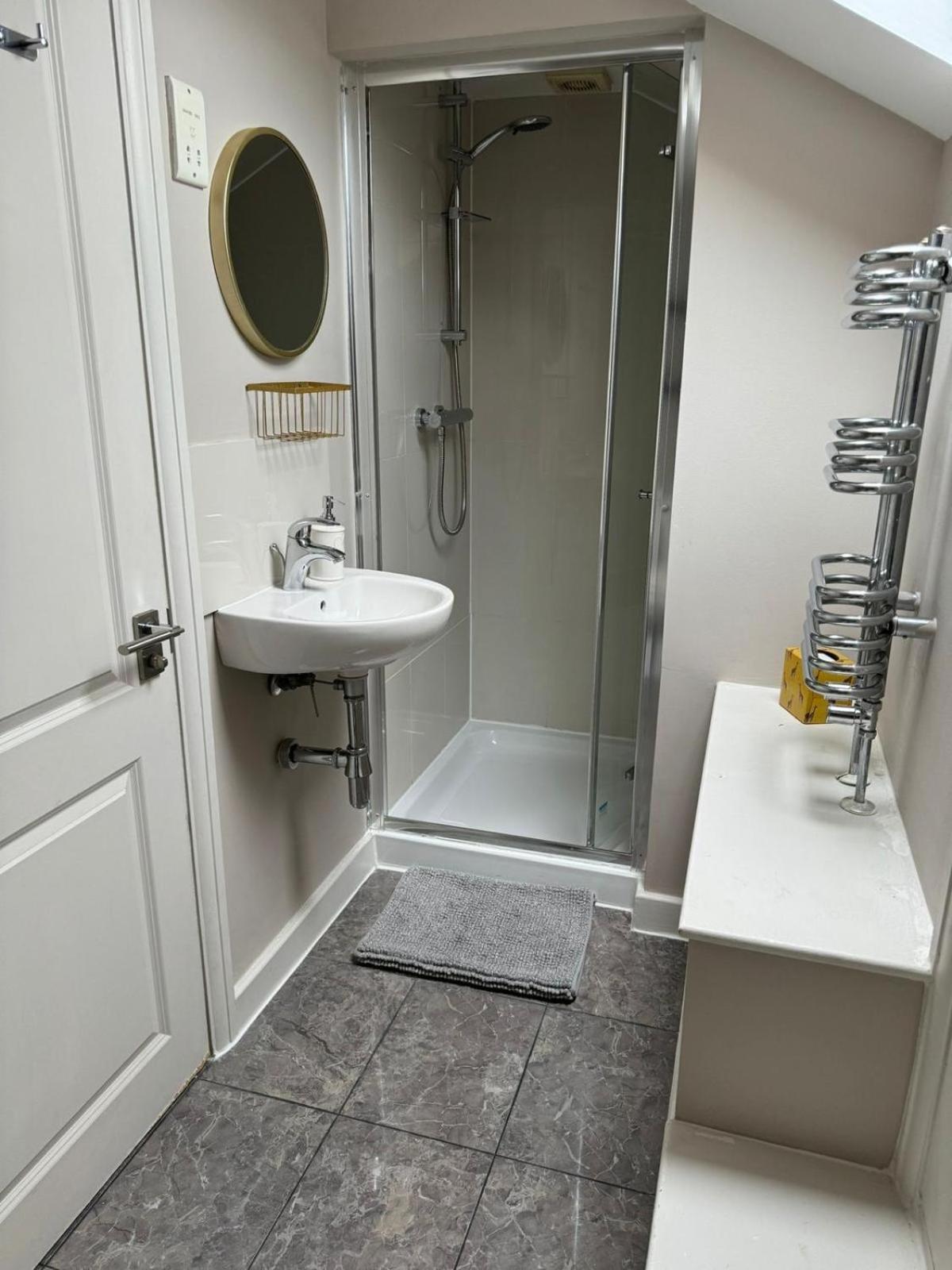 Brentford Guest Rooms Exterior foto