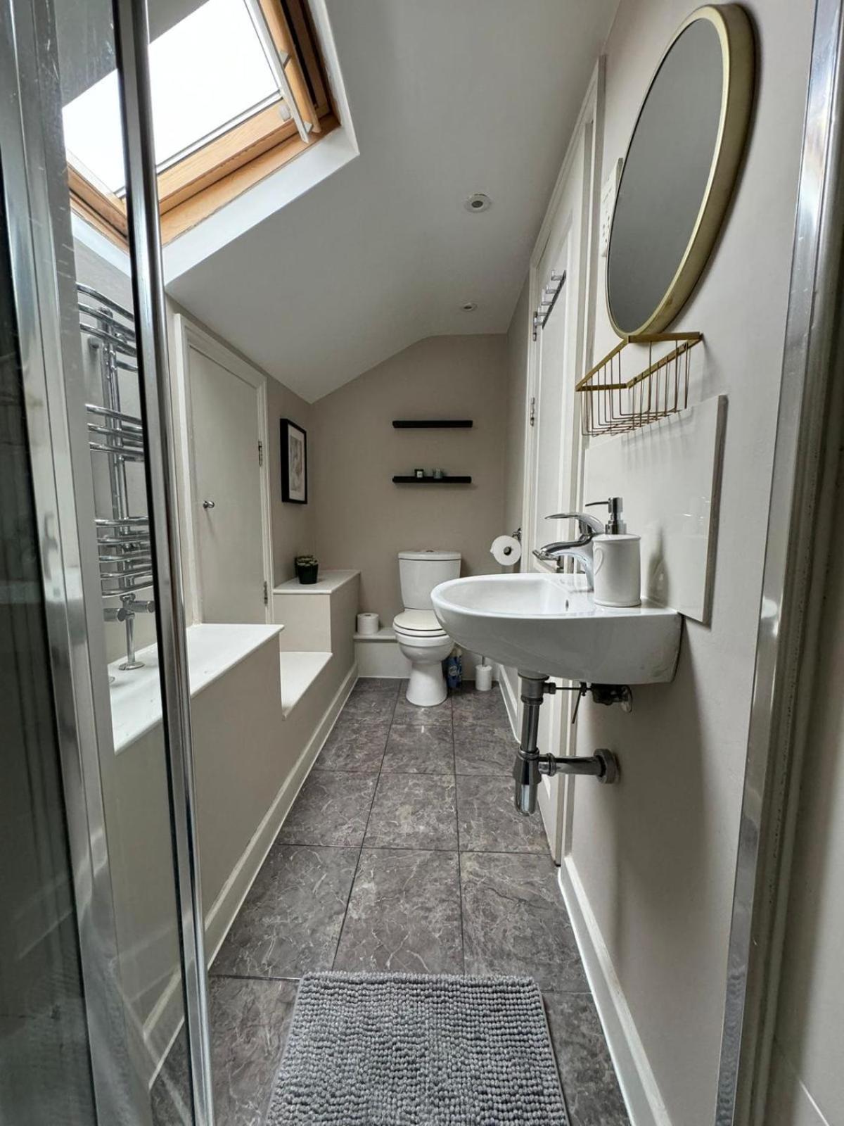 Brentford Guest Rooms Exterior foto